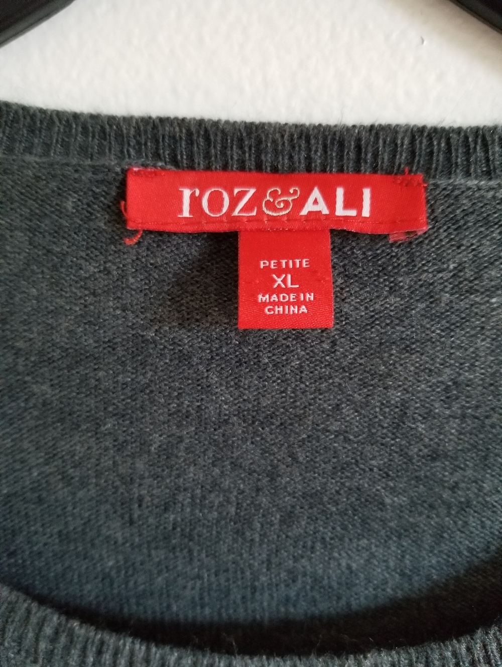 Roz & Ali Dark Gray Knit Crewneck Sweater Size XL - Picture 2 of 4
